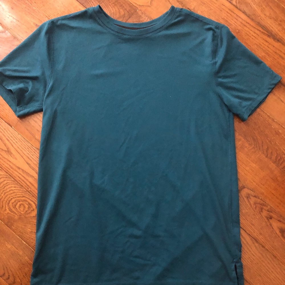 * final reduction * All in Motion T-shirt Small